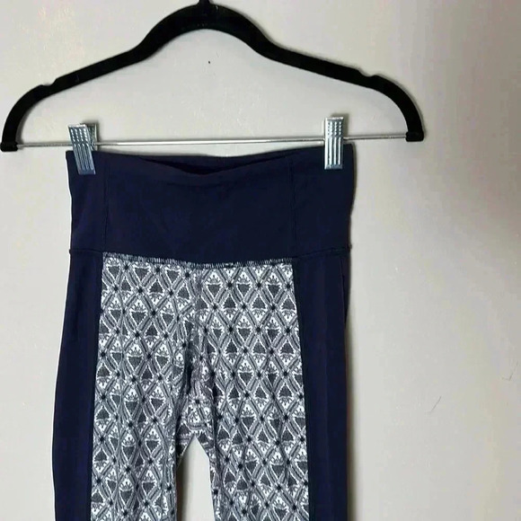 ATHLETA Mantra Mosaic Printed Crop Leggings Women XXS in Navy Blue and White - Picture 4 of 14